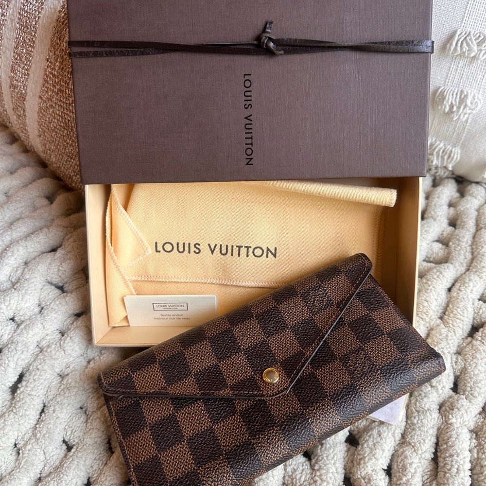 Guaranteed Authentic Louis Vuitton  Damier Ebene Coated Canvas Josephine  Wallet